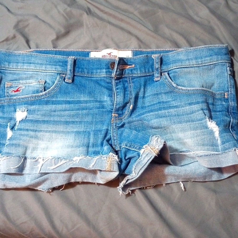 Low rise Hollister cuffed shorts size 7